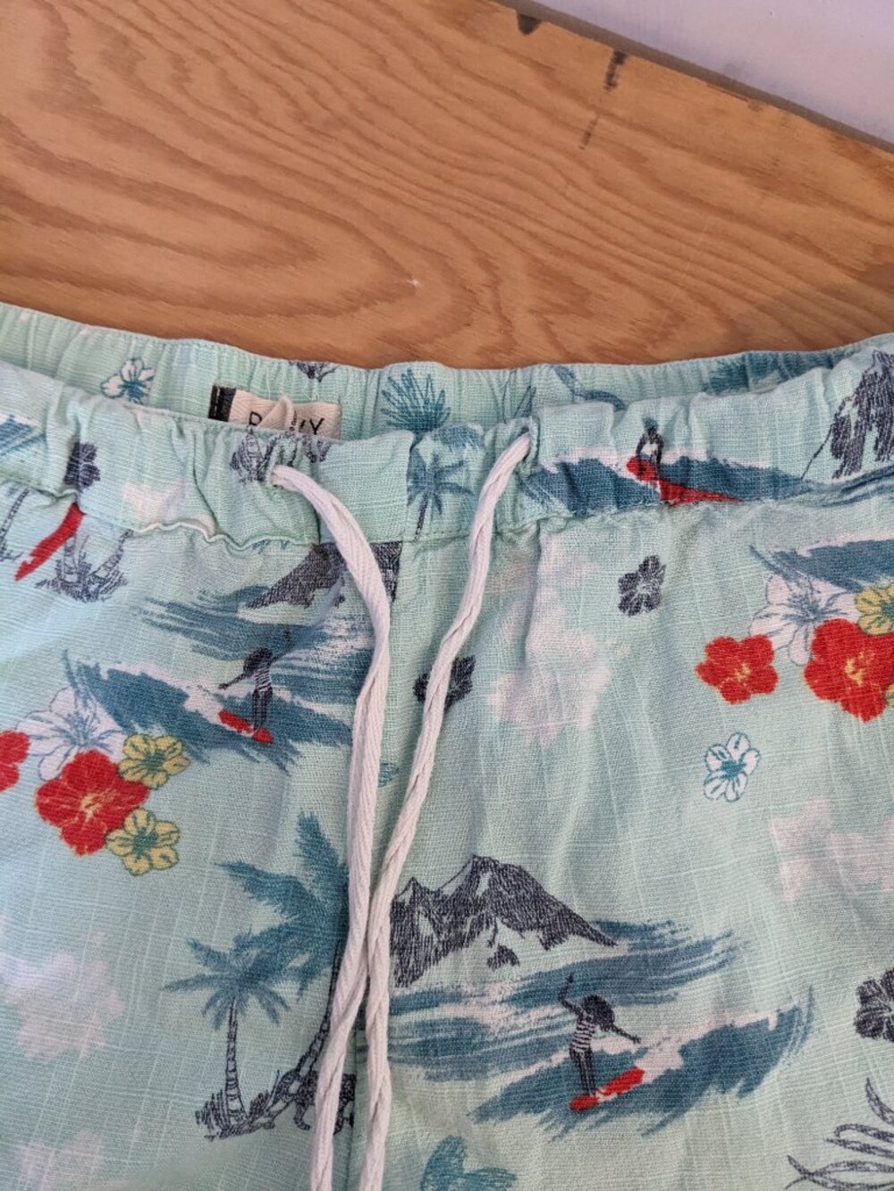 Roxy Tropical Flowers & Surfers Shorts Sz M - Picture 2 of 6